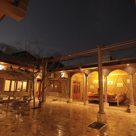 "S E A S O N S" Apartment Samarkand Exterior photo